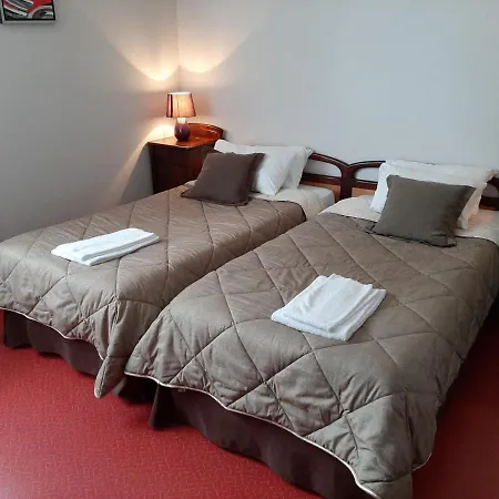 Logis - & Restaurant Le Grand Terre Chartronges