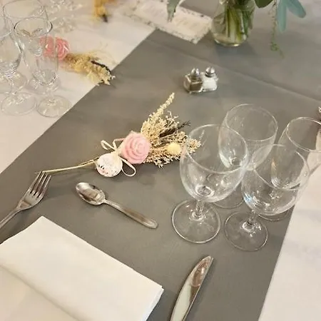 Logis - & Restaurant Le Grand Terre Hotel