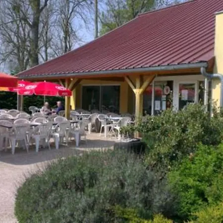 Hotel Logis - & Restaurant Le Grand Terre 2*