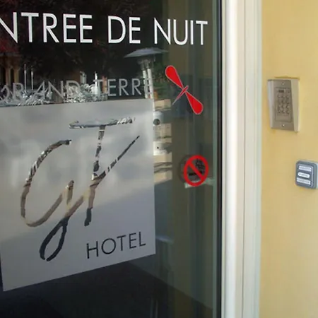 Hotel Logis - & Restaurant Le Grand Terre