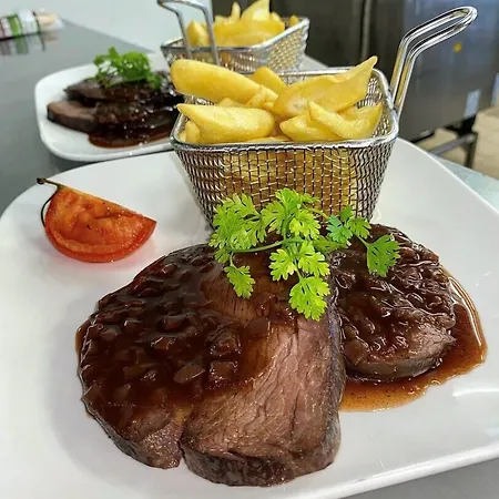 Hotel Logis - & Restaurant Le Grand Terre
