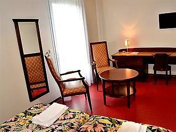 Hotel Logis - & Restaurant Le Grand Terre Chartronges