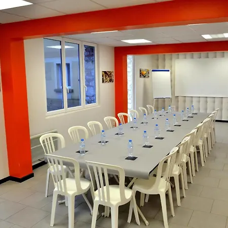 Hotel Logis - & Restaurant Le Grand Terre Chartronges