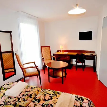Logis - & Restaurant Le Grand Terre Hotel