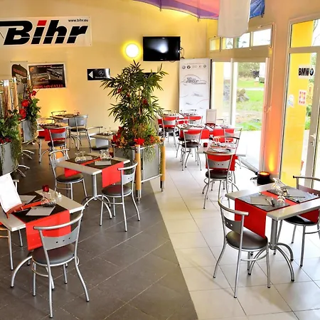 Logis - & Restaurant Le Grand Terre Chartronges