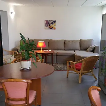 Hotel Logis - & Restaurant Le Grand Terre Chartronges