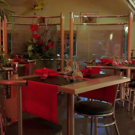 Logis - & Restaurant Le Grand Terre Hotel 2*