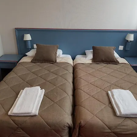 Logis - & Restaurant Le Grand Terre 2* Chartronges