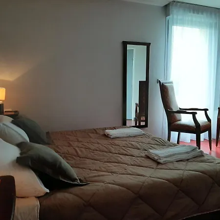 Logis - & Restaurant Le Grand Terre Hotel Chartronges