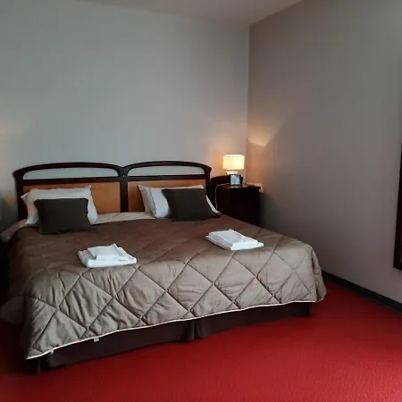 Hotel Logis - & Restaurant Le Grand Terre 2*